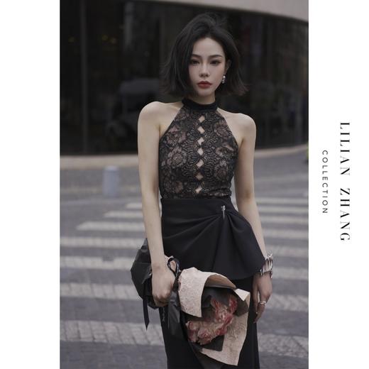 2402019 C系列—“都市力量”—繁花盛绽—衣橱挚爱Lace挂脖式露肩背心 商品图0