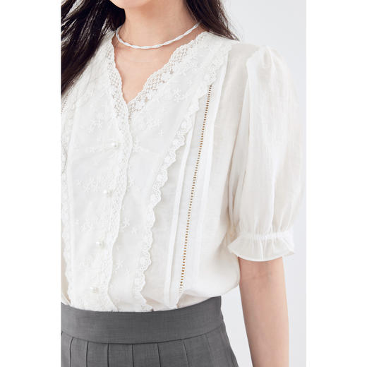 【严选】诗凡黎白色法式v领镂空蕾丝衬衫2024夏新款气质小衫流行漂亮衬衣SF5120801 商品图3