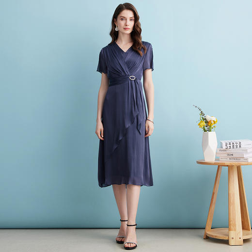EITIE爱特爱夏季新款气质收胸褶皱收腰V领修身显瘦连衣裙女礼服7477105 商品图2
