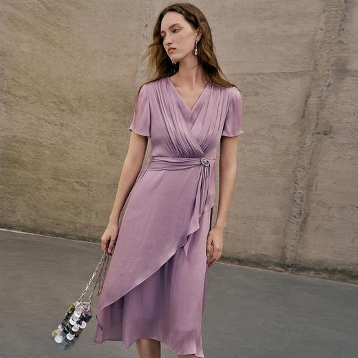 EITIE爱特爱夏季新款气质收胸褶皱收腰V领修身显瘦连衣裙女礼服7477105 商品图10