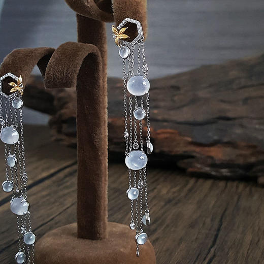 【天然正品】AU750精品白金镶钻镶冰种白色蛋面翡翠流苏造型耳环130524XY15  现售价：7680 特价 商品图1