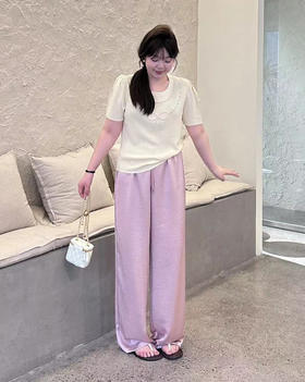 今日穿搭：垂感休闲显瘦装，精致的珠珠女孩