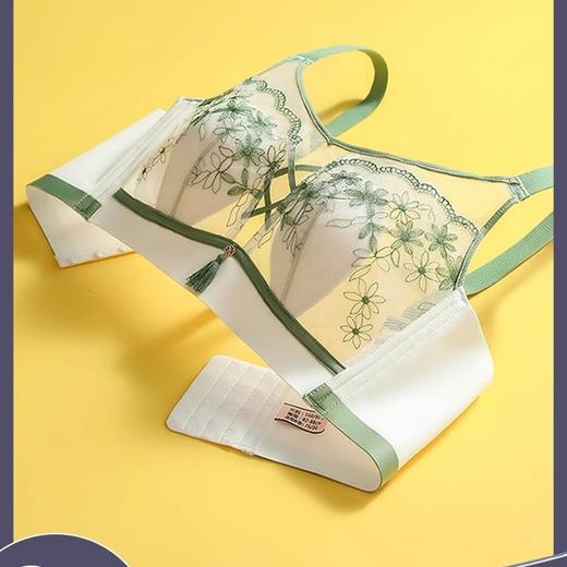 【大胸MM福音 超薄无感】超薄蕾丝透气兔耳朵全罩水晶杯内衣女大胸显小无钢圈收副乳文胸罩 商品图1