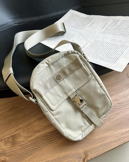 现货 THS 5.25-无 lulu家 在售款Wunderlust斜挎包 夏季必备方便休闲小包 3色 CQ1321 商品图7