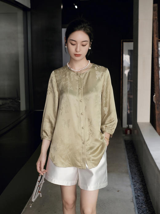 微瑕秒杀 |盛唐婧 |提花真丝缎七分袖气质上衣-绿色[特价品](特殊商品不退不换) 商品图0