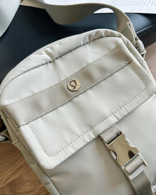 现货 THS 5.25-无 lulu家 在售款Wunderlust斜挎包 夏季必备方便休闲小包 3色 CQ1321 商品图4