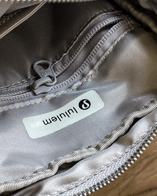 现货 THS 5.25-无 lulu家 在售款Wunderlust斜挎包 夏季必备方便休闲小包 3色 CQ1321 商品图13