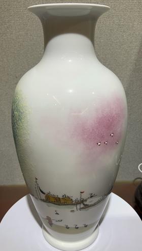 釉上彩春江图赏瓶