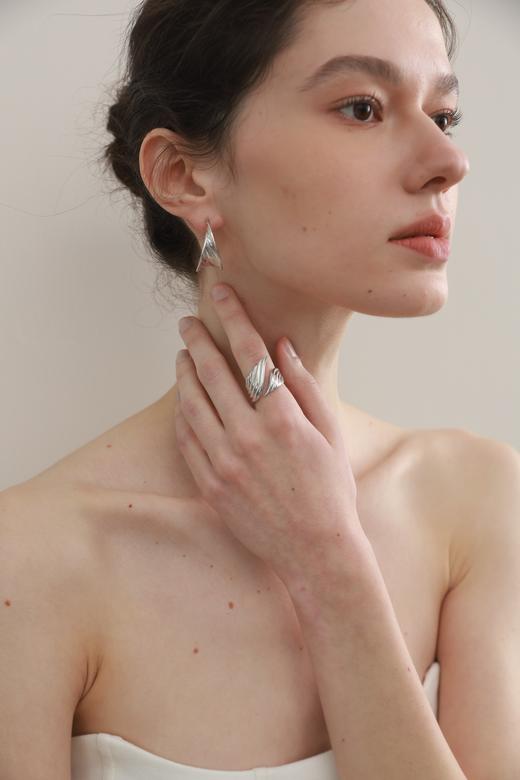 SOL DE VERANO 丽池系列不规则C圈耳环 商品图4