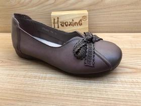 豪行2023年春季新品时尚休闲真皮浅口女单妈妈鞋23120622