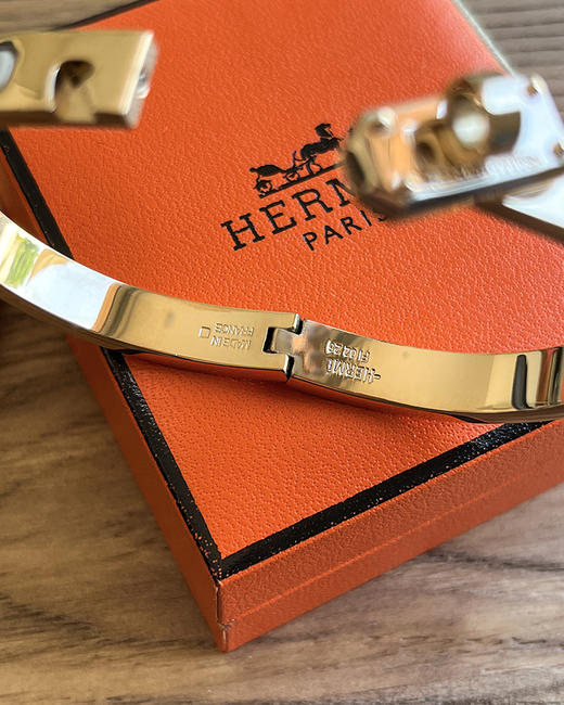 7折  无 爱马家 Kelly法郎手镯 窄版柔美经典手镯 8色 CU1186 商品图11