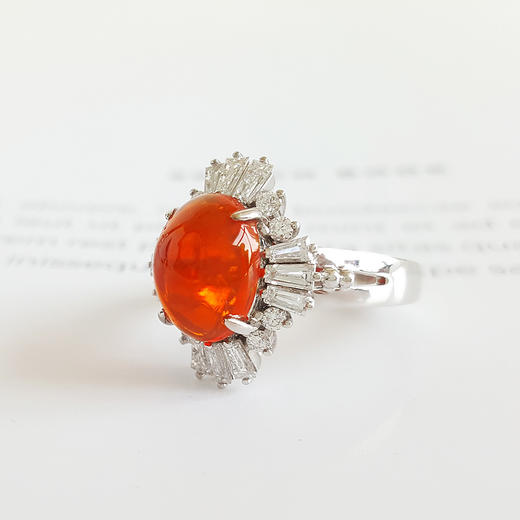 【天然正品】约2克拉火凤凰火欧泊蛋面欧泊AU750收藏级白金镶钻戒指12.5号（戒圈可改）120324NJ13+ 商品图2