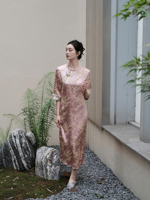 盛唐婧 |提花真丝缎粉黛佳人连衣裙 商品图0