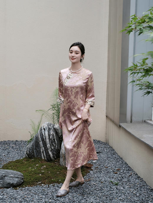 盛唐婧 |提花真丝缎粉黛佳人连衣裙 商品图5