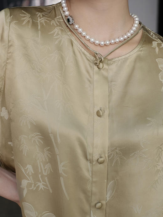 微瑕秒杀 |盛唐婧 |提花真丝缎七分袖气质上衣-绿色[特价品](特殊商品不退不换) 商品图1