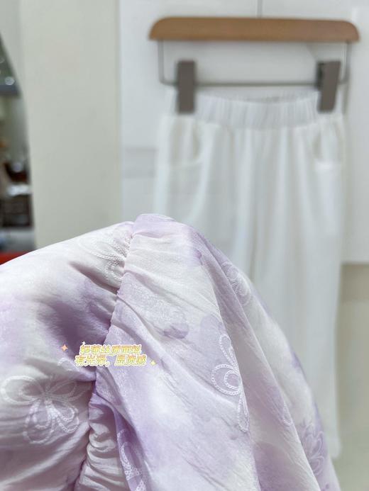 紫飞飞袖小花上衣 商品图1