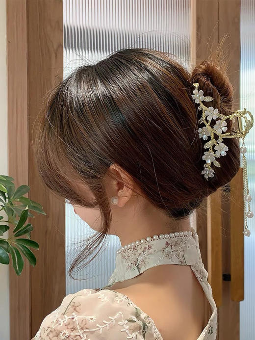 【家居百货】小仙女们必入超仙【新中式·茉莉花流苏抓夹】水钻高级感发夹盘发鲨鱼发饰！年年岁岁花相似！岁岁年年人不同 商品图10