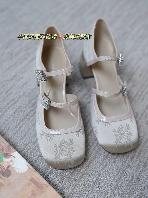 花花团精选美鞋推荐 酒红色大气油蜡皮鞋+国风玛丽珍！复古时髦气场十足、篙级感满满，甄选面料亲肤透气、羊皮里垫脚感柔软舒适，上身显肤白显腿长，耐磨防滑每双都好穿不挑人~自带优雅浪漫感！ 商品图7