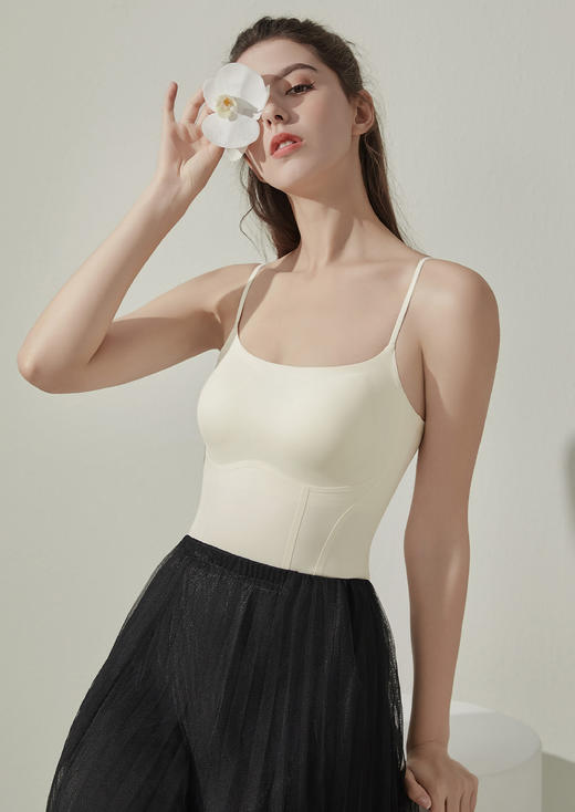 老米优品/ 满满心动~❤《无痕一体半固定杯外穿吊带背心》果冻条软支撑，免文胸！可单穿可外搭  时尚度直接拉满 ！DD240524B 商品图3
