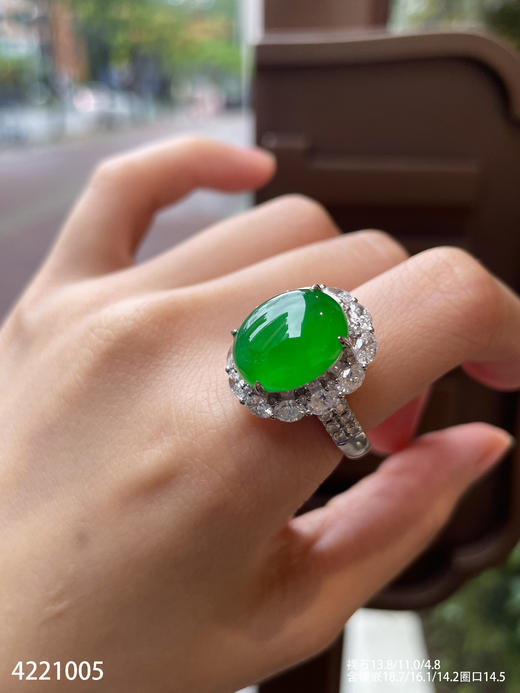 玻璃种艳绿蛋面戒指【4221005】具体价格微信咨询 商品图3