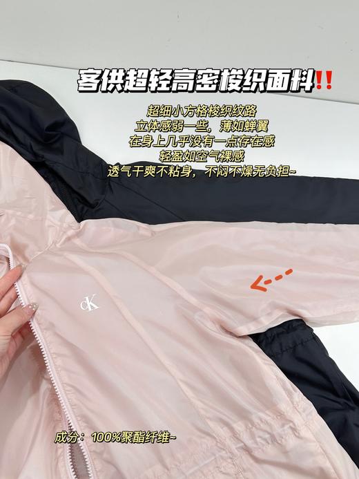 点此购买 CK Jeans女士户外运动印花抽绳收腰连帽夹克 bk 289194 商品图12