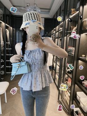 Read Nameless/蓝色碎花吊带+夏天浅蓝小脚牛仔裤