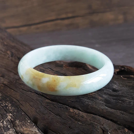 【天然正品】天然细腻糯种绿底飘黄翡57号翡翠手镯现售价：680！特价 110524NJM04 商品图2