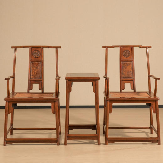 清 黄杨木嵌瘿木三攒靠背螭龙纹四出头官帽椅成套（两椅一几） 商品图0