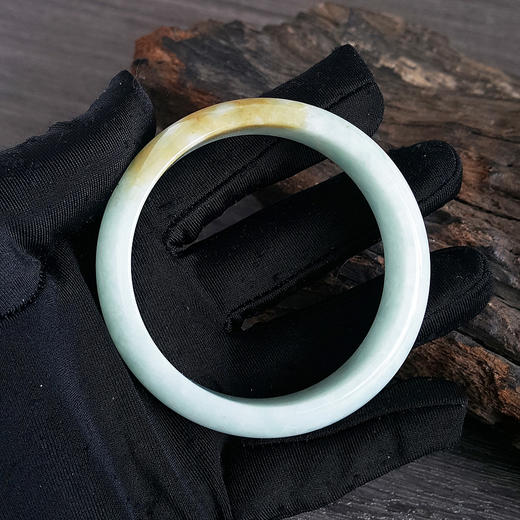 【天然正品】天然细腻糯种绿底飘黄翡57号翡翠手镯现售价：680！特价 110524NJM04 商品图4