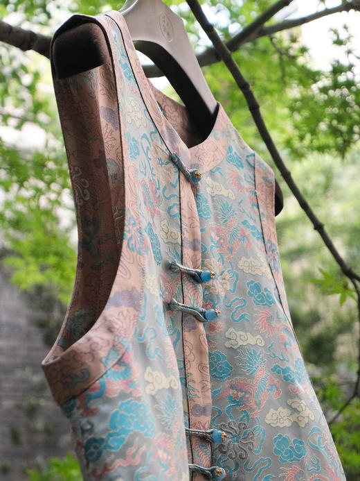 盛唐婧 |真丝宋锦一路青云对襟马甲 商品图6