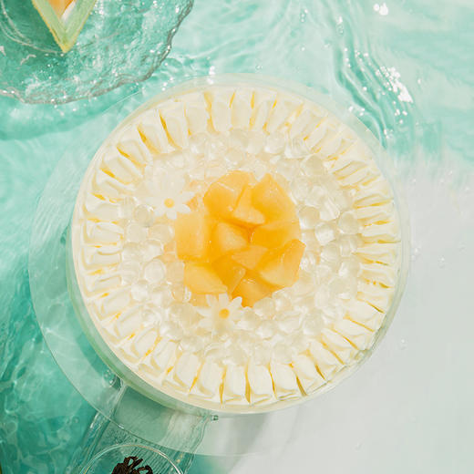 【青柑蜜瓜冰淇淋蛋糕】100%甄选伊利牧场生牛乳冰淇淋 ，青柑蜜瓜味冰淇淋搭配超软蛋糕胚，粒粒蜜瓜清甜爽脆，藏在浓醇青柑茶香的冰爽里（厦门幸福西饼蛋糕） 商品图1