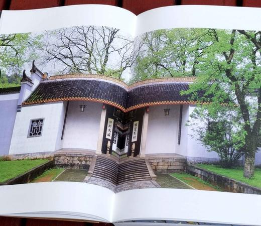 《岳麓书院碑刻》《岳麓书院楹联 匾额》，布脊精装，16开，郑明星等编著，黄沅玲摄影，湖南大学出版社2023年一版一印，分别325、294页，分别定价：108、98元。分别售价：81、73元，两册合售： 商品图3