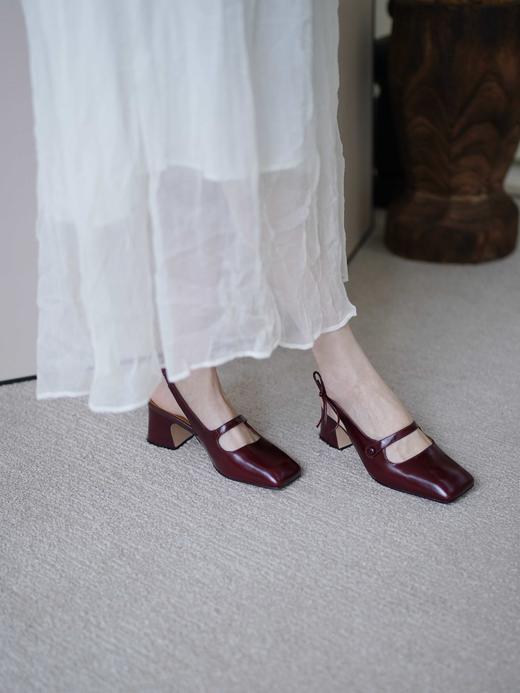 花花团精选美鞋推荐 酒红色大气油蜡皮鞋+国风玛丽珍！复古时髦气场十足、篙级感满满，甄选面料亲肤透气、羊皮里垫脚感柔软舒适，上身显肤白显腿长，耐磨防滑每双都好穿不挑人~自带优雅浪漫感！ 商品图14
