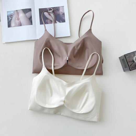 老米优品/ 满满心动~❤《无痕一体半固定杯外穿吊带背心》果冻条软支撑，免文胸！可单穿可外搭  时尚度直接拉满 ！DD240524B 商品图2