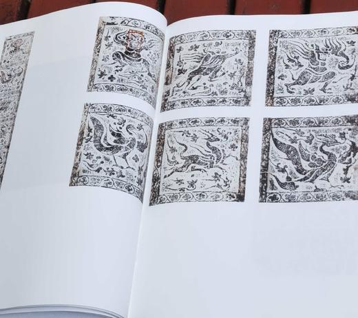 《金陵石语：南京大学藏南京地区历代碑帖展图录》，16开精装，南京大学博物馆编，凤凰出版社2023年12月一版一印，定价360，售价230元。 商品图10