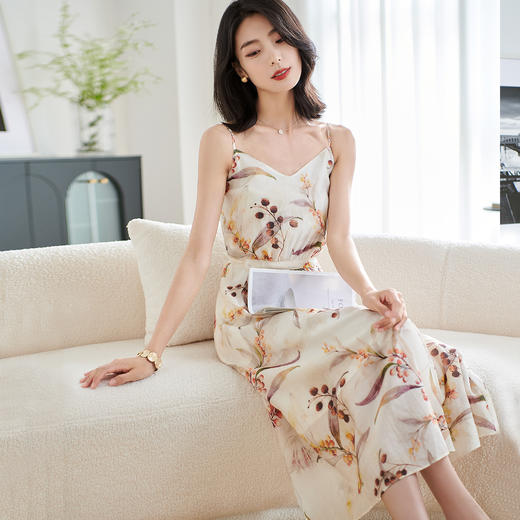 米思阳2025夏季新款莱赛尔天丝面料轻薄透气吊带裙时尚印花连衣裙2189 商品图1
