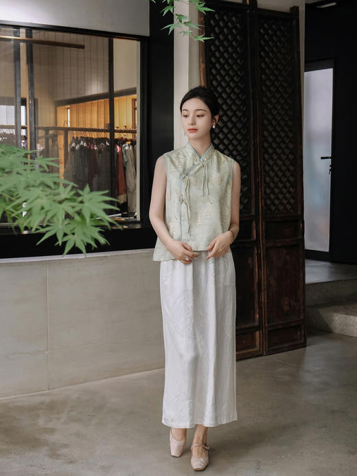 盛唐婧 |如意团花半身裙-白色 商品图1