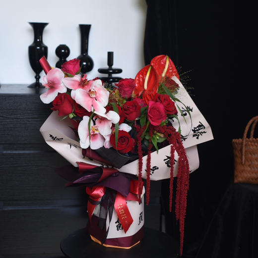 《好时节》蝴蝶结红掌国风红色花束 商品图1