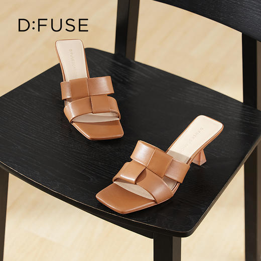 D:FUSE迪芙斯2024夏季新款精致编织艺术猫跟复古凉拖鞋DF42110172 商品图7