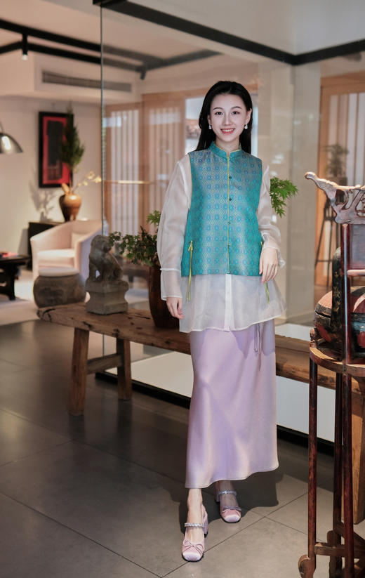 花花团精选美鞋推荐 酒红色大气油蜡皮鞋+国风玛丽珍！复古时髦气场十足、篙级感满满，甄选面料亲肤透气、羊皮里垫脚感柔软舒适，上身显肤白显腿长，耐磨防滑每双都好穿不挑人~自带优雅浪漫感！ 商品图11