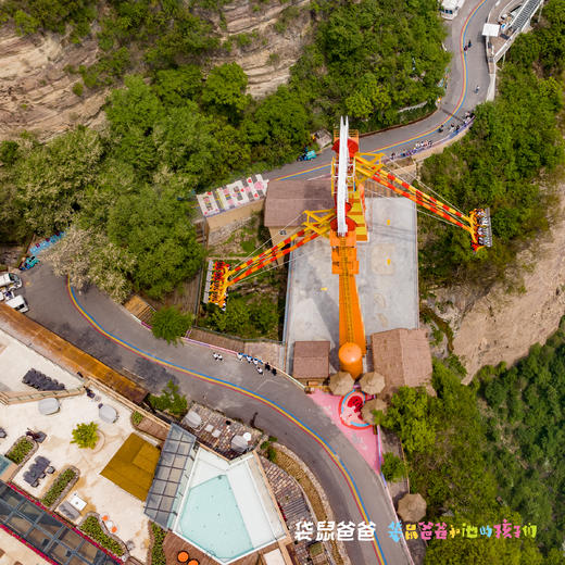 九月复团【袋鼠爸爸去哪儿 | 暮屿岚·太行故事民宿】位于河南宝泉旅游区崖天下园区，隐逸于充满惊险刺激和欢乐的宝泉秘境悬崖之上。套餐内含2张/3张景区门票，景区内往返巴士+部分项目畅玩！ 商品图8