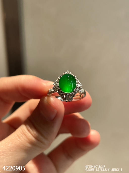 老坑玻璃种艳绿蛋面戒指【4220905】具体价格微信咨询 商品图1