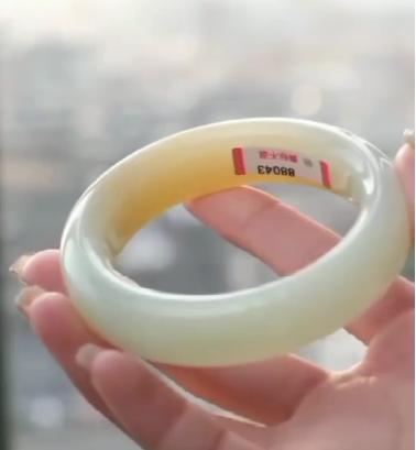 【精品】和田玉手镯 商品图0