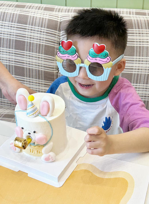 2024六一儿童节|小兔子卷卷哨子搞怪蛋糕 商品图1
