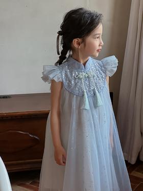 小飞袖连衣裙