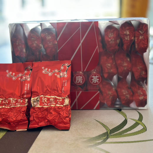 乌龙茶｜【铁观音】形如观音重如铁/三红七绿蜻蜓头状/馥郁兰花香且观音韵悠长/净重：250g*1盒 商品图0