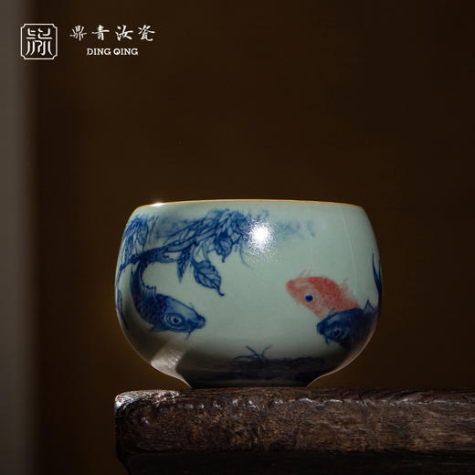 问鼎鼎青青花华容杯（缠枝三多）（荷塘鲫鱼）（茂林千古） 商品图1