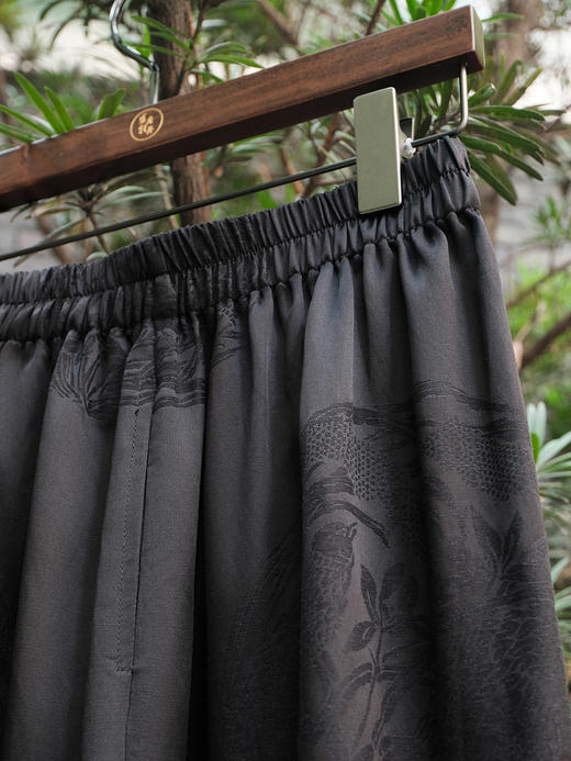 盛唐婧 |如意团花半身裙-黑色 商品图4