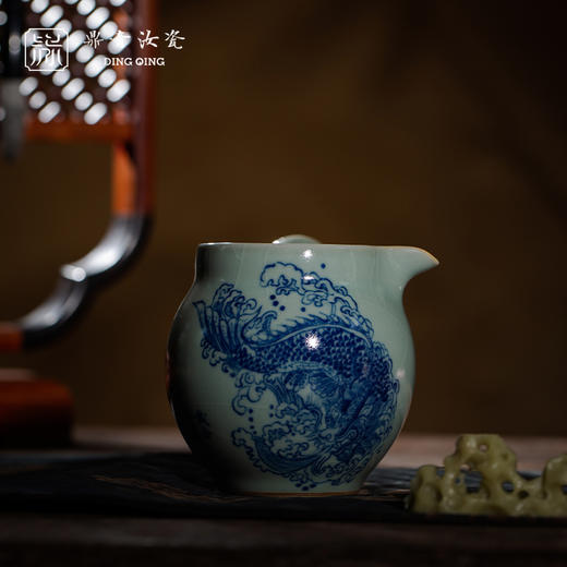 问鼎鼎青青花 圆融侧把公杯（鳌鱼） 商品图0