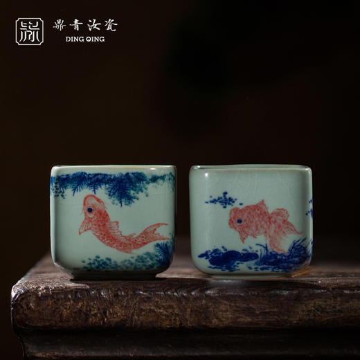 问鼎鼎青青花青方杯（荷花金鱼图）（红蓝金鱼藻）（红蓝鲤鱼绿水藻） 商品图0